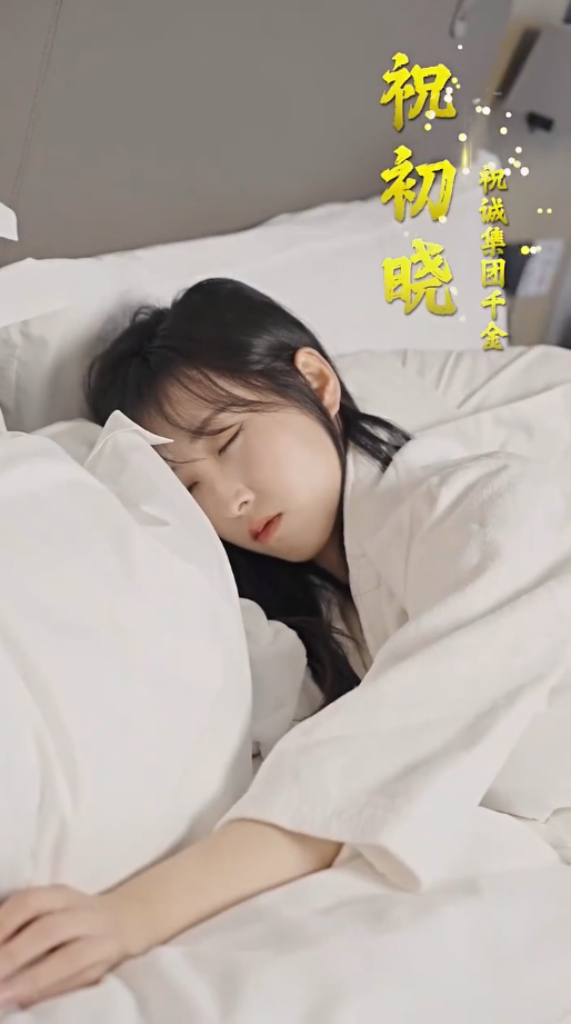 新：豪门继承人拉着我领证 第01集